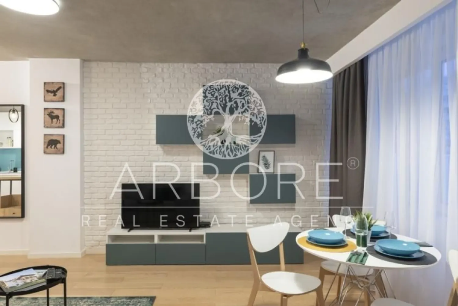 Apartament 3 camere, Sala Palatului, Blocul turn, etaj1 - Inchiriere apartament 3 camere ultracentral Living deschis cu bucatarie inclusa, a treia cu acces din dormitorul principal. Ideal birou, dressing, camera copil Pozitie: in blocul turn, Sala Palatului Design contemporan, complet mobilat si dotat (masina spalat rufe, masina spalat vase, frigider, aragaz, cuptor, microunde, cafetiera etc) Disponibil imediat . Se inchiriaza complet mobilat si utilat. Va stam la dispozitie pentru informatii suplimentare sau pentru programarea unei vizionari. Comisionul agentiei este de 50% din prima prima luna, iar perioada minima a inchirierii este de 12 luni. Cu deosebita consideratie, Arbore Real Estate }}