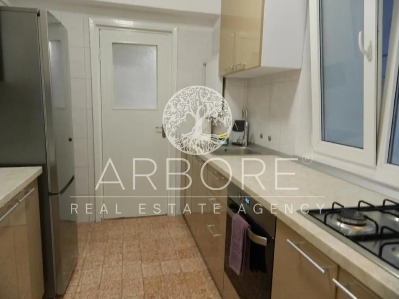 Apartament lux, zona Piata Victoriei, 4 camere , 2 bai, centrala termica terasa