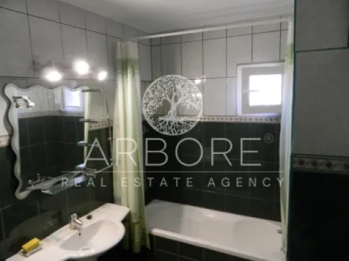 Apartament lux, zona Piata Victoriei, 4 camere , 2 bai, centrala termica terasa