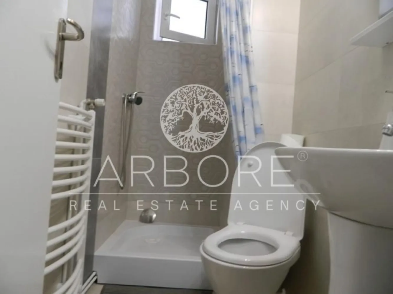 Apartament lux, zona Piata Victoriei, 4 camere , 2 bai, centrala termica terasa