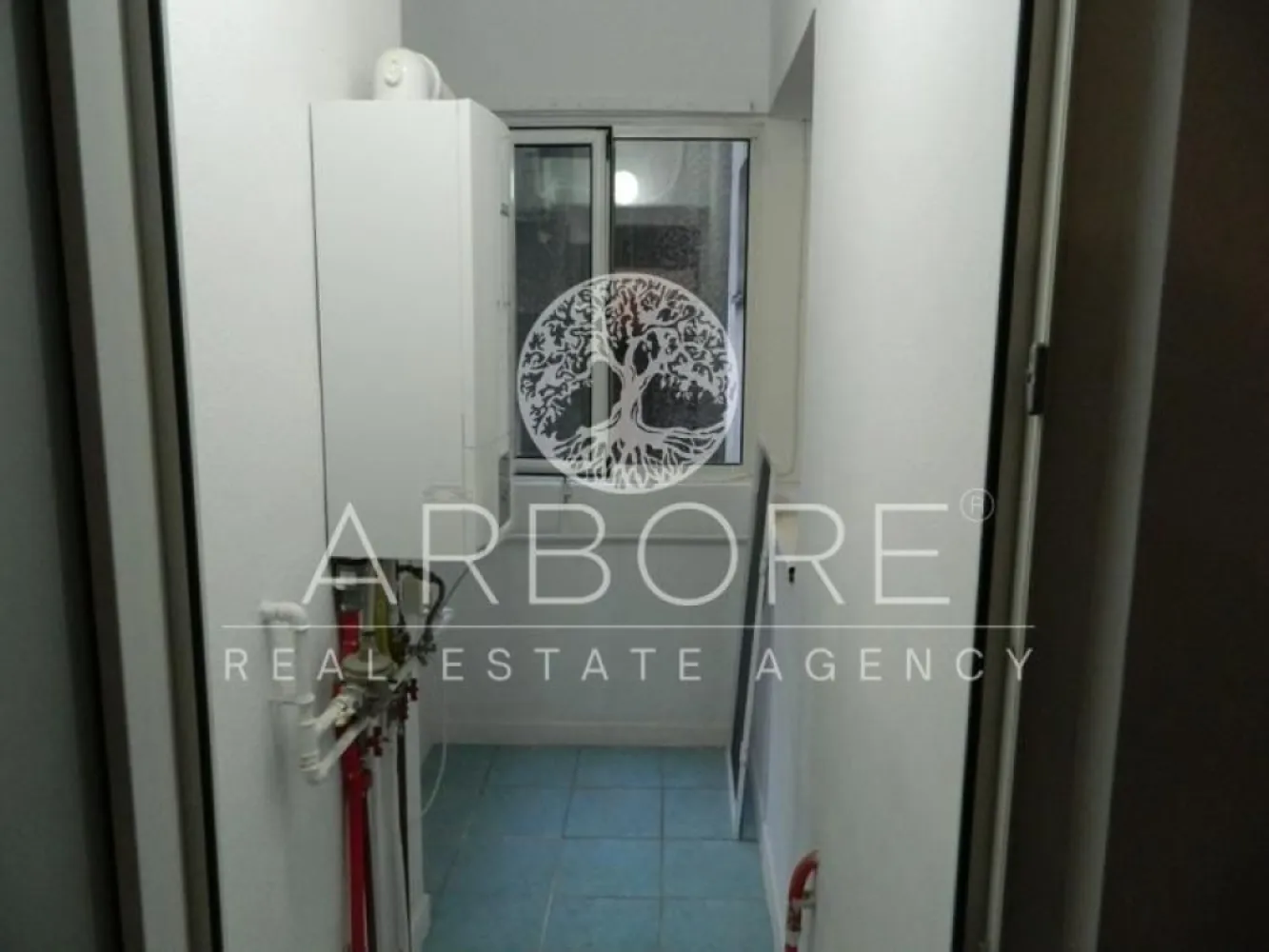 Apartament lux, zona Piata Victoriei, 4 camere , 2 bai, centrala termica terasa