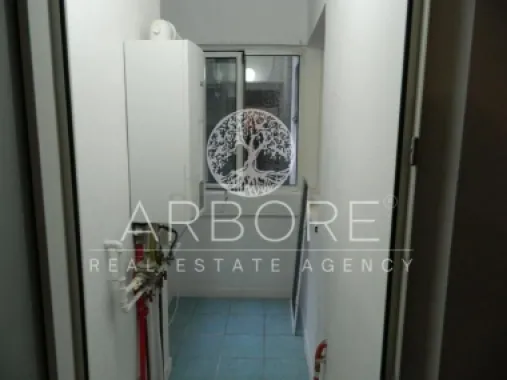 Apartament lux, zona Piata Victoriei, 4 camere , 2 bai, centrala termica terasa