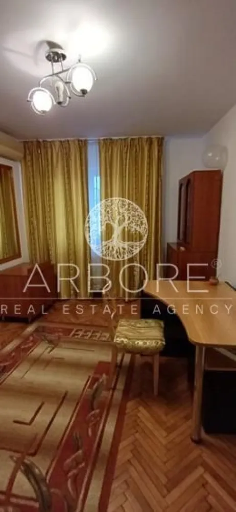 Apartament lux, zona Piata Victoriei, 4 camere , 2 bai, centrala termica terasa