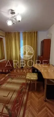 Apartament lux, zona Piata Victoriei, 4 camere , 2 bai, centrala termica terasa