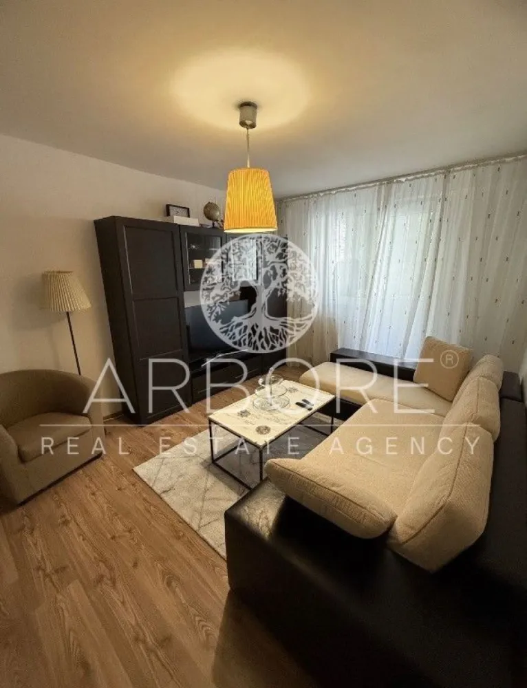 Apartament decomandat 2 camere Victoriei - Disponibil spre închiriere un apartament de 2 camere, situat la 3 minute de mers pe jos de stația de metrou și Piața Victoriei. Apartamentul este amplasat într-un bloc retras de la strada principală, la etajul 1/10, dotat cu lift. Detalii apartament: • 2 camere spațioase și luminoase • Balcon închis • Complet utilat și mobilat modern • Dotări: • cablu TV și internet • mașină de spălat vase • mașină de spălat rufe cu uscator • frigider • televizoare • aparate de aer condiționat • loc de parcare inclus Avantaje zonă: • Acces facil la mijloace de transport (metrou, autobuze, tramvaie) • Numeroase școli și grădinițe în apropiere • Restaurante, cafenele, farmacii, saloane de înfrumusețare • Supermarketuri (Mega Image, Penny) • Sală de fitness • Parcul Kiseleff Apartamentul este ideal pentru o familie sau pentru persoane care își doresc să locuiască într-o zonă centrală, liniștită și bine conectată. Accesul se poate face din Bd. Nicolae Titulescu. Disponibil imediat . Se inchiriaza complet mobilat si utilat. Va stam la dispozitie pentru informatii suplimentare sau pentru programarea unei vizionari. Comisionul agentiei este de 50% din prima prima luna, iar perioada minima a inchirierii este de 12 luni. Cu deosebita consideratie, Arbore Real Estate }}