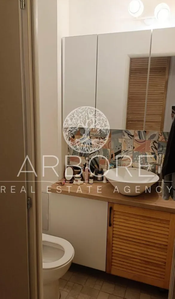 Închiriere apartament 3 camere Tineretului - Închiriere apartament cu 3 camere, situat in cartierul Tineretului , zona Școala Nr. 97, intr-un imobil construit in anul 1984, confort 1, decomandat, parter (înalt)din 4 cu o suprafata de 73 mp, cu 2 grupuri sanitare, 2 spații de depozitare ( debara și cămară ) și un balcon. Imobilul este situat in apropiere de piata, metrou , stație RATB, scoli, gradinițe, resturante si magazine alimentare. Loc de parcare optional Disponibil imediat . Se inchiriaza complet mobilat si utilat. Va stam la dispozitie pentru informatii suplimentare sau pentru programarea unei vizionari. Comisionul agentiei este de 50% din prima prima luna, iar perioada minima a inchirierii este de 12 luni. Cu deosebita consideratie, Arbore Real Estate }}