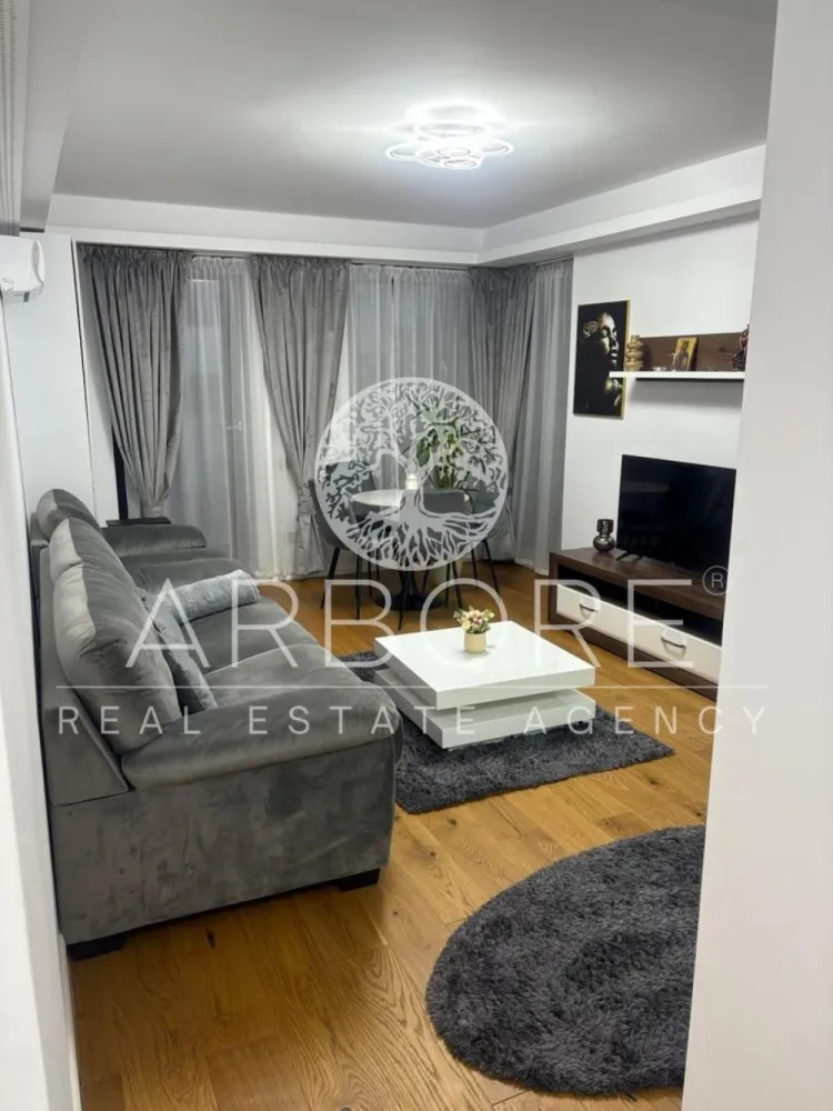 Apartament de lux 2 camere zona ultracentrala, complex rezidential - Inchiriere apartament 2 camere nou, complex rezidential, zona ultracentrala, langa Manastirea Antim, zona foarte linistita, mobilat de lux, 2 grupuri sanitare, terasa mare, incalzire in pardoseala, bucatarie dotata, plita gaz, cuptor electric, cuptor microunde, combina frigorifica, masina spalat cu uscator, loc parcare, multiple dotari. Apartamentul este in proxima apropiere a Palatului Parlamentului, ministere, Piata Unirii, cu acces imediat la zonele de interes si mijloacele de transport in comun. Disponibil imediat . Seinchiriaza complet mobilat si utilat. Va stam la dispozitie pentru informatii suplimentare sau pentru programarea unei vizionari. Comisionul agentiei este de 50% din prima prima luna, iar perioada minima a inchirierii este de 12 luni. Cu deosebita consideratie, Arbore Real Estate }}