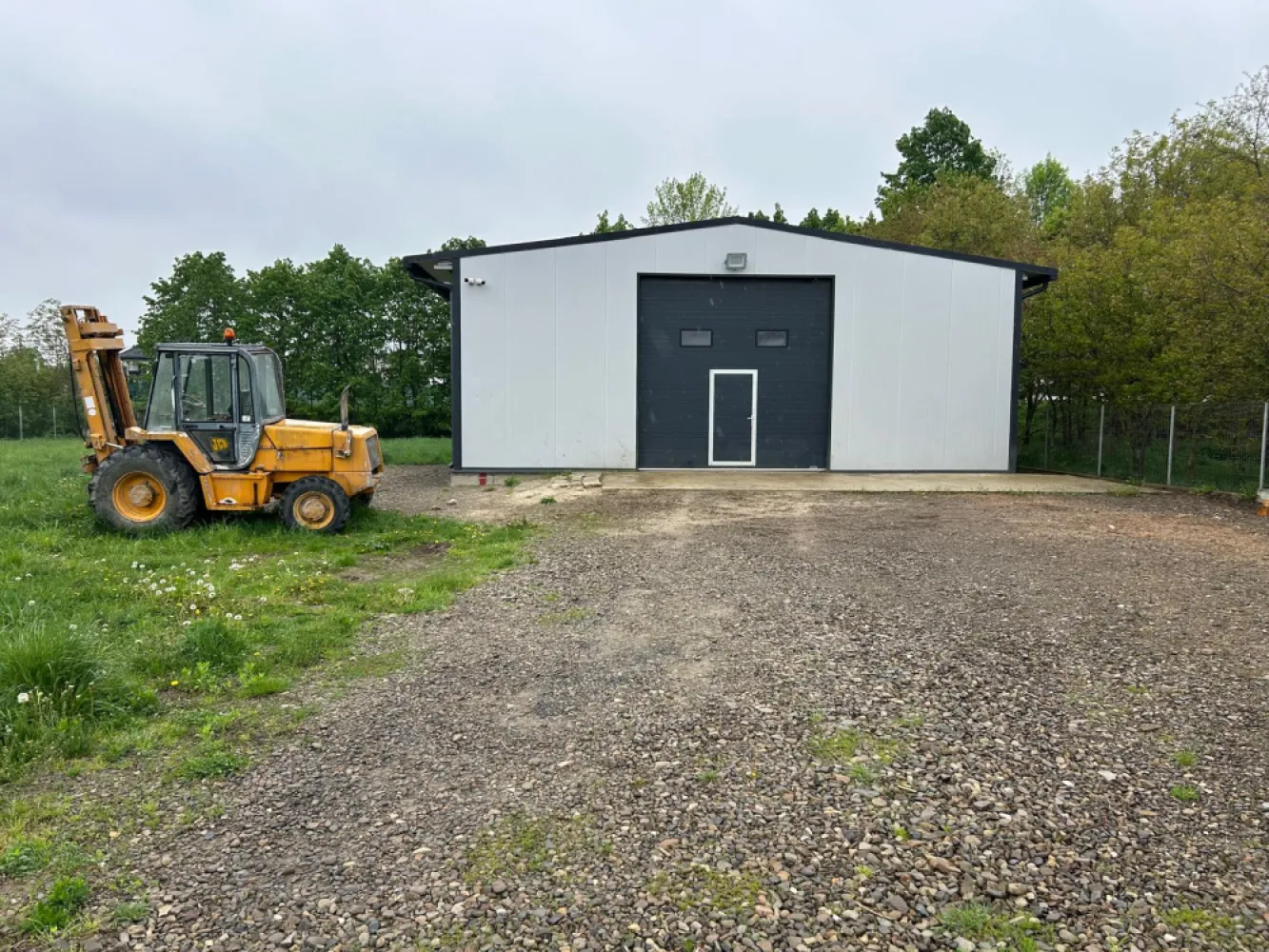 hala de vanzare zona vicovu de jos - Hală 360 mp cu 40 ari + automatizări și sistem video, Vicovu de Jos – 206.000 € &nbsp;usor negociabil. }}