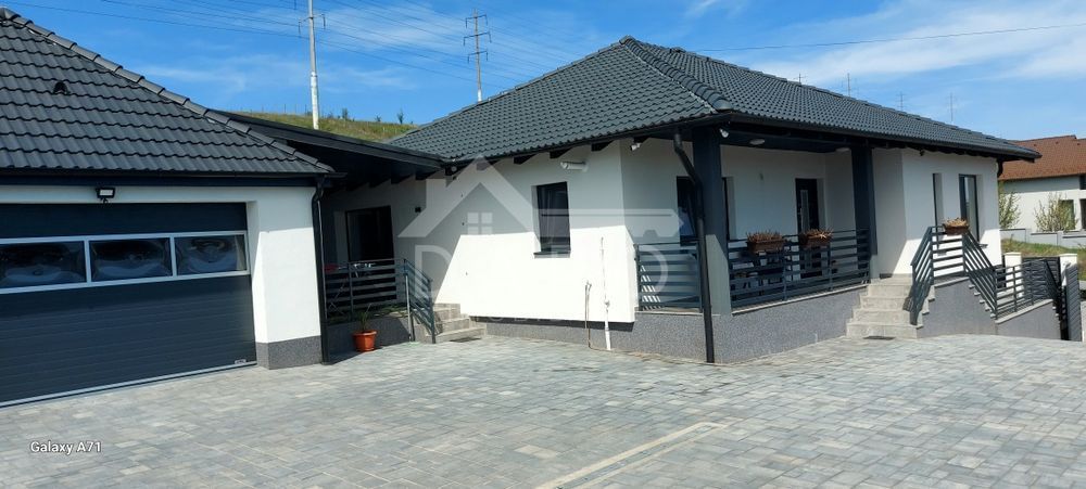 Casă de vânzare