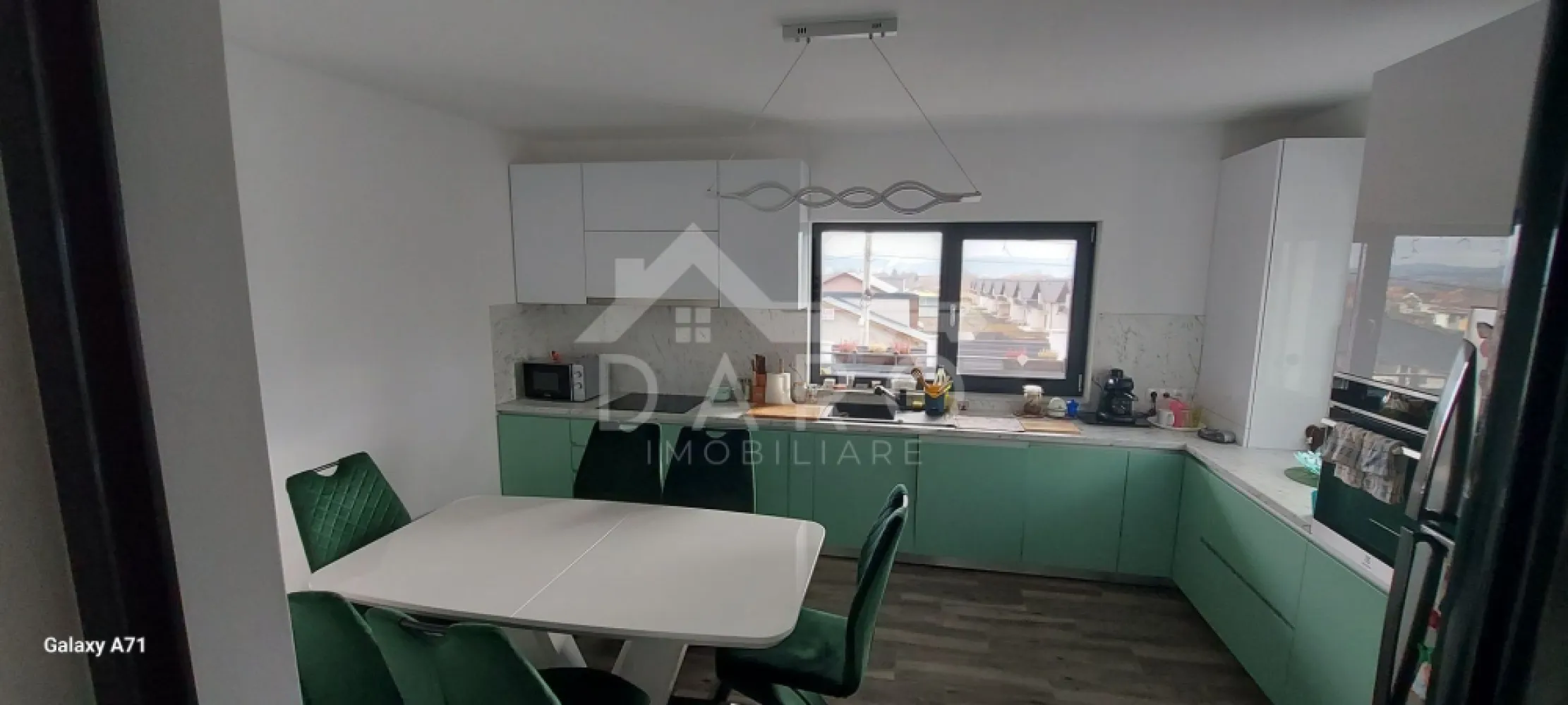 Casă de vânzare - CASA PERFECTĂ TE AȘTEAPTĂ! Sâncraiu de Mureș – Str. Pârâului Visezi la un loc unde confortul întâlnește calitatea? Această casă nouă, solidă și economică, finalizată în 2023, îți oferă tot ce ai nevoie pentru un trai relaxat, într-un cartier rezidențial cu o panoramă spectaculoasă asupra orașului Târgu Mureș! ➡️ 153 MP CONSTRUIȚI | 500 MP TEREN | GARAJ DUBLU | TOTUL NOU & MOBILAT! 🔹 Confort & spațiu generos: 🏡 3 dormitoare luminoase, perfecte pentru odihnă 🛋️ Living spațios pentru momente de relaxare 🍽️ Bucătărie modernă, gata să găzduiască cele mai bune rețete 🚿 2 băi elegante, complet echipate 🛍️ Dressing încăpător pentru o organizare impecabilă 🔹 Construită să dureze: ✅ Fundație beton, zidărie cărămidă, acoperiș țiglă ✅ Izolație premium: vată bazaltică + fibre de celuloză în pod ✅ Geamuri tripan pentru eficiență termică maximă 🔹 Dotări PREMIUM: 🔥 Încălzire în pardoseală cu centrală termică în condensare Ariston 🔌 Curent trifazic, gaz, apă, canalizare 📡 Internet RDS, sistem de supraveghere video 🚪 Uși interioare Porta Doors, finisaje de calitate superioară 🔹 Exterior amenajat cu stil: 🏡 2 terase acoperite – locul ideal pentru cafeaua de dimineață 🚗 Garaj dublu de 45 mp cu poartă și ușă automatizată 📦 Depozit generos de 43 mp pentru extra spațiu 🌳 Curte cu pavaj Semmelrock și gard solid din beton & șipcă metalică 🔹 Se vinde complet mobilată și utilată – TOTUL NOU! 📞 Sună acum și programează o vizionare! Această casă nu va sta mult pe piață! }}