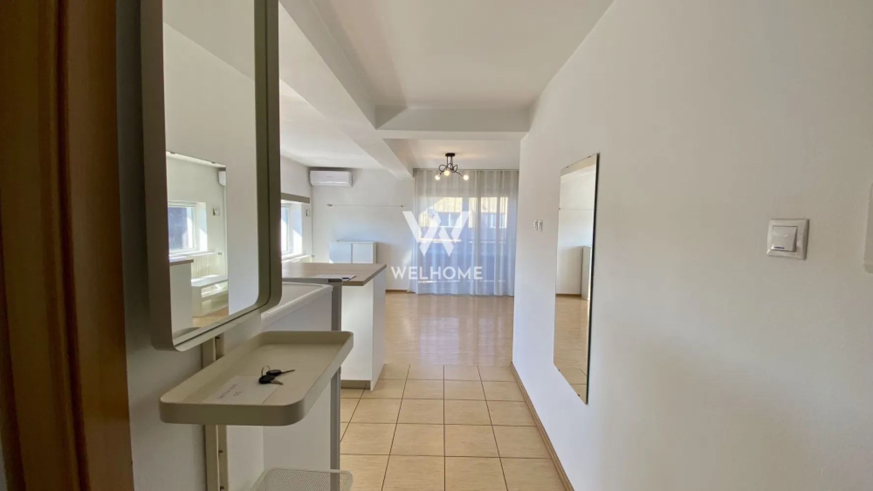 Supper apartament 2 camere zona Promenada Mall. Sibiu - 0% COMISION!!! Spre vânzare un superb apartament semidecomandat cu 2 camere poziționat pe soare, complet mobilat si utilat, disponibil imediat, situat la etajul 2 al unui bloc cu 2 etaje (NU este mansarda). Locație excelentă, zona de case, imediată apropiere de Promenada Mall, centrul istoric, școlar nr.4. Suprafață utila apartamentului este de 43mp insa, datorită compartimentarii inteligente face ca aceasta suprafață sa fie mult mai utila si comoda. Încălzirea este realizată prin calorifere cu centrala proprie pe gaz. Loc de parcare în fața blocului Disponibil pentru mutare imediată. Preț: 91 500 euro Negociabil Tel. 0745 99 55 37 Mihai. }}