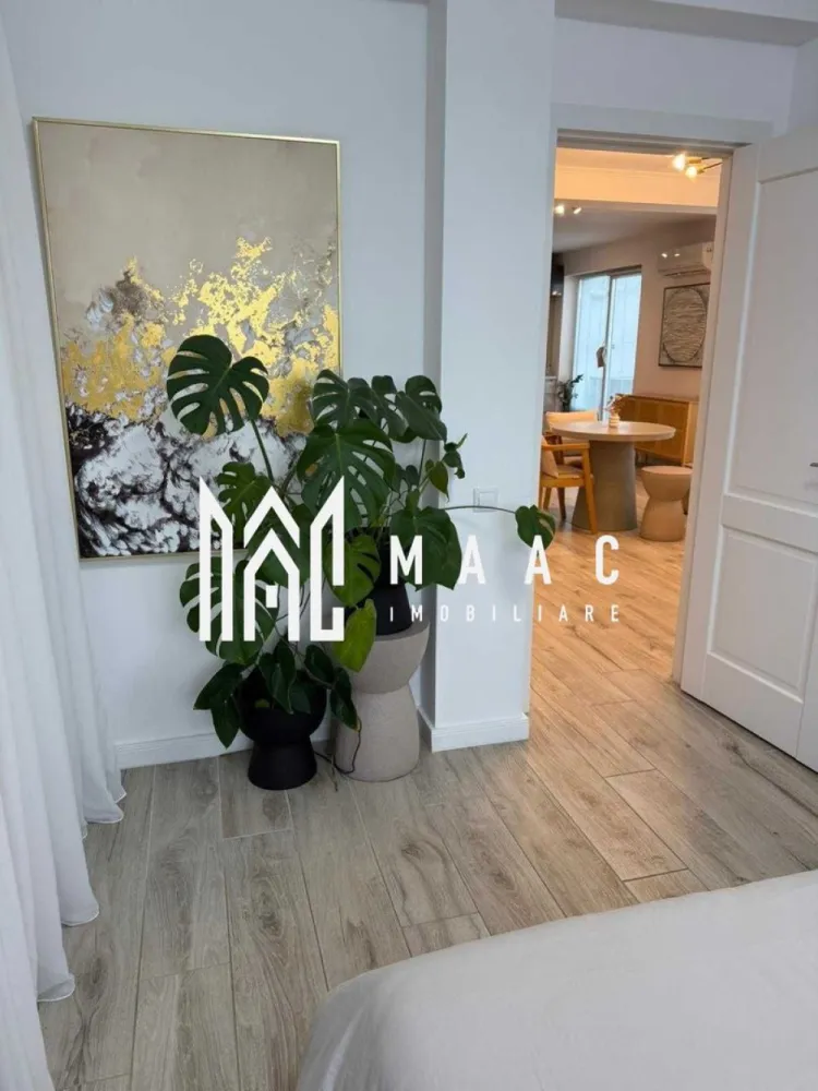 Penthouse | 78 Mp | Loc de Parcare | Garden City Residence - MAAC Imobiliare vă propune spre închiriere un apartament modern și spațios, ideal pentru familii sau cupluri care își doresc confort, intimitate și un stil de viață relaxat. Localizare: Garden City Residence Tip imobil: Bloc modern Suprafață utilă: 78 mp Terasa: 73 mp Etaj: 4 Compartimentare: 3 camere luminoase, perfect configurate pentru confort: Living spațios și modern Dormitor matrimonial Cameră secundară (birou, cameră copil sau hobby) 2 băi complet utilate Bucătărie complet utilată Dotări și facilități: Centrală proprie Loc de parcare inclus Terasă generoasă de 73 mp, ideală pentru relaxare Pentru mai multe detalii sau pentru a programa o vizionare, vă rugăm să ne contactați, specificând ID:CP2840589 }}