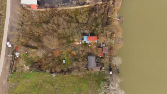 Teren intravilan 2.600 mp pe Malul Mureșului Alfa