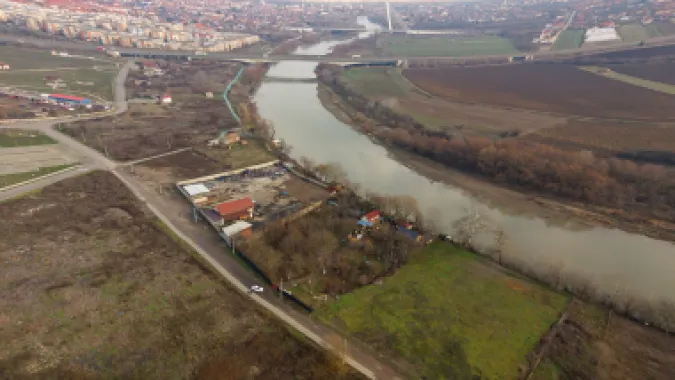 Teren intravilan 2.600 mp pe Malul Mureșului Alfa