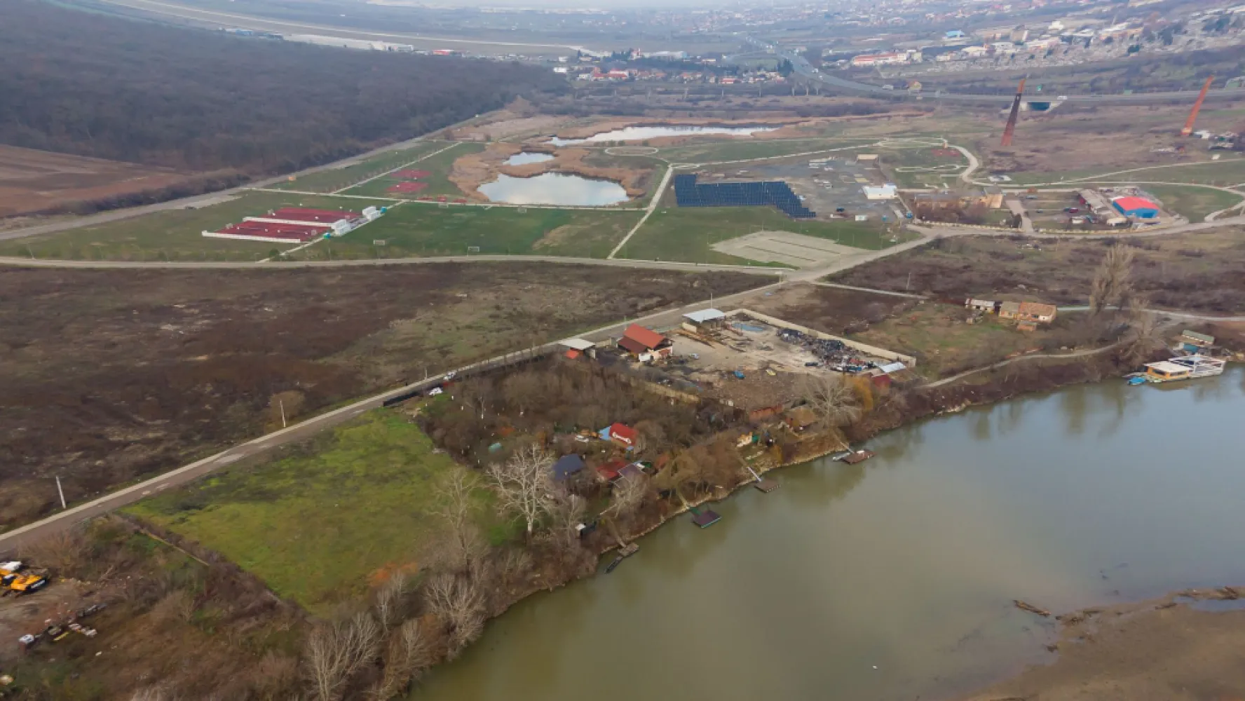 Teren intravilan 2.600 mp pe Malul Mureșului Alfa