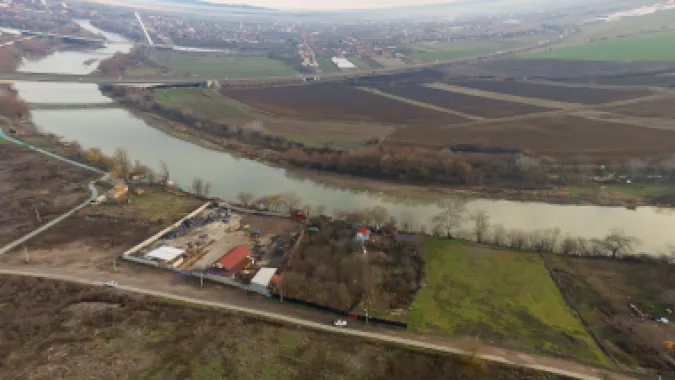 Teren intravilan 2.600 mp pe Malul Mureșului Alfa