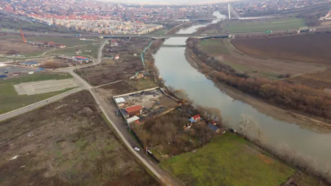 Teren intravilan 2.600 mp pe Malul Mureșului Alfa