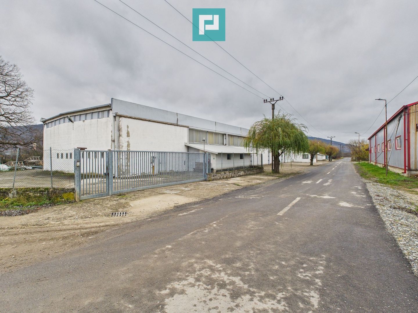 Hală cu teren intravilan de 3500 mp, în Sebiș Arad