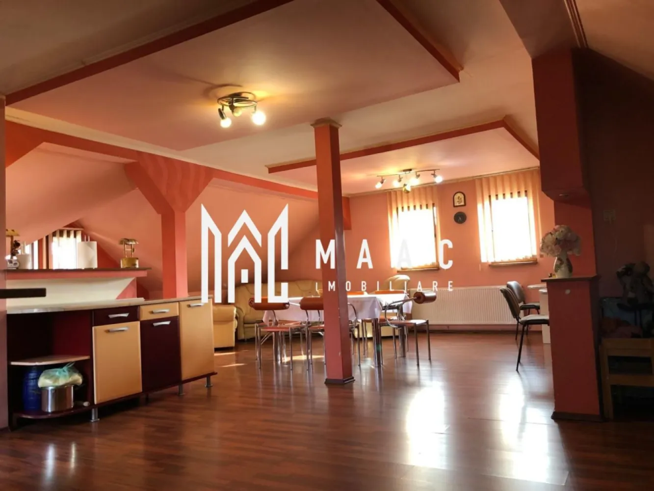 Casa Individuala I 6 Camere I Acces Auto I Curte I Lazaret - MAAC Imobiliare vă propune spre vânzare o casă individuală în Sibiu, situată în zona foarte apreciată Lazaret. Proprietatea este construită în 2008 și oferă o suprafață generoasă, cu 100 mp construiți pe nivel și un total de aproximativ 240 mp utili, fiind potrivită pentru o familie numeroasă, investiție sau locuință cu spații separate pentru mai multe generații. Casa dispune de o curte privată de 300 mp, amenajată cu zonă de grătar — ideală pentru relaxare, timp petrecut în aer liber și activități cu familia. Compartimentare: Demisol-living, dormitor, baie Parter-2 dormitoare, living spațios, baie, bucătărie Mansardă: living cu bucătărie open-space, baie Avantajele proprietății: -casă individuală cu teren propriu -suprafețe generoase și compartimentare ideală pentru două familii -curte mare - 300 mp-cu loc de grătar -zona, Lazaret – cartier liniștit, aproape de centru și infrastructură -potrivită pentru rezidenta, investiție sau închiriere pe etaje Zona Lazaret este una dintre cele mai căutate zone rezidențiale din oraș, oferind acces rapid către puncte de interes, transport public, magazine, centre comerciale și școli, ceea ce face ca această casă să fie o alegere excelentă pentru o viață confortabilă în Sibiu. Pentru mai multe detalii, precizați telefonic că ați văzut anunțul cu ID: CP2840320. }}