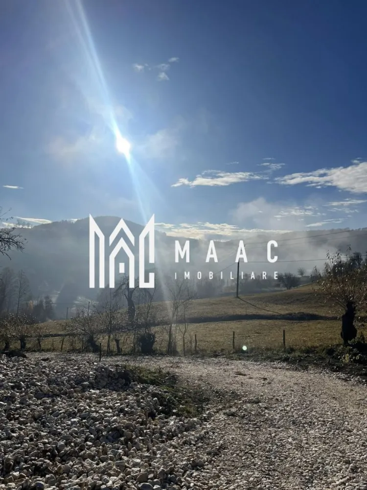 Super oferta I Vânzare Teren – Poiana Sohodol, Județ Alba - Suprafață: Total teren: 14.242 mp Teren intravilan: 6.926 mp (cu acte la zi, cota 1/1) Construcții: - 2 căsuțe vechi înregistrate în acte, necesită renovare - 1 anexa Caracteristici teren: - Altitudine: aprox. 800 m - Orientare sudică - Acces auto permanent, asfalt până aproape de teren - Ultimii 400 m pe drum pietruit privat, recent amenajat Facilități: - 2 surse de apă (una amenajată, una în curs de amenajare), cu debite constante tot anul - Curent electric, inclusiv linie trifazată pe stâlp - Pădure (aprox. 1000 mp) și numeroși pomi fructiferi - Platou amenajat în zona superioară, aprox. 850 mp Pentru mai multe detalii precizati telefonic ca ati vazut anuntul cu ID CP2945358 }}