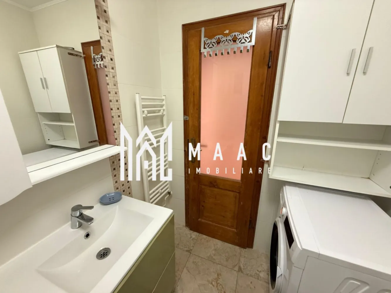 Apartament 3 camere | 2 bai | Renovat | Balcon | V. Aurie