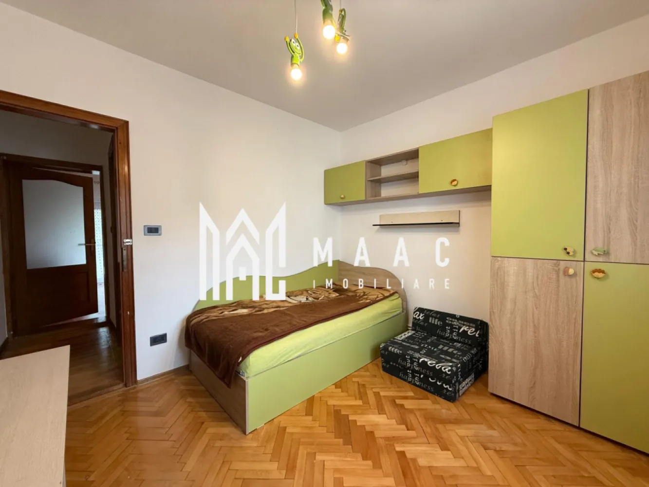 Apartament 3 camere | 2 bai | Renovat | Balcon | V. Aurie