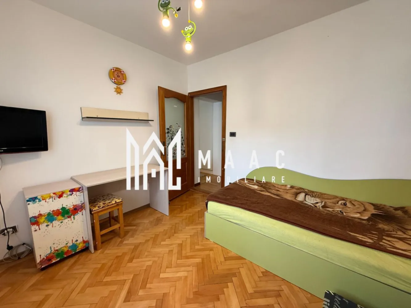 Apartament 3 camere | 2 bai | Renovat | Balcon | V. Aurie