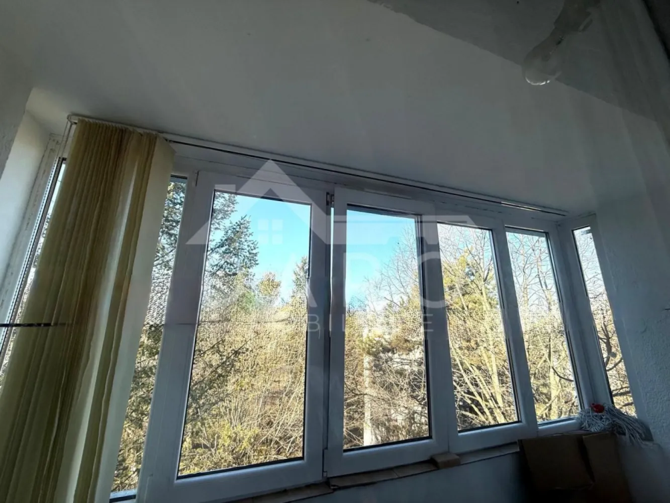 🏢 Apartament 2 camere de vânzare – zona Moldovei | - 🏢 Apartament 2 camere de vânzare – zona Moldovei | aproape de Macul Rosu Se oferă spre vânzare apartament cu 2 camere, situat în Târgu Mureș, pe strada Moldovei, într-o zonă foarte bine poziționată, aproape de magazine, transport în comun și puncte de interes. 📍 Detalii proprietate: • Etaj: 4 • Suprafață: 38 mp • Compartimentare: • Living • Dormitor • Bucătărie • Baie • Hol • Cămară • Balcon închis cu geamuri termopan • Apartamentul necesită renovare – ideal pentru personalizare sau investiție (închiriere) • Centrală proprie 💰 Preț: 74.000 € 📞 Pentru detalii și programări: Coman Maria – Agent imobiliar & Broker credite Kiwi Finance Telefon: 0749 535 729 }}