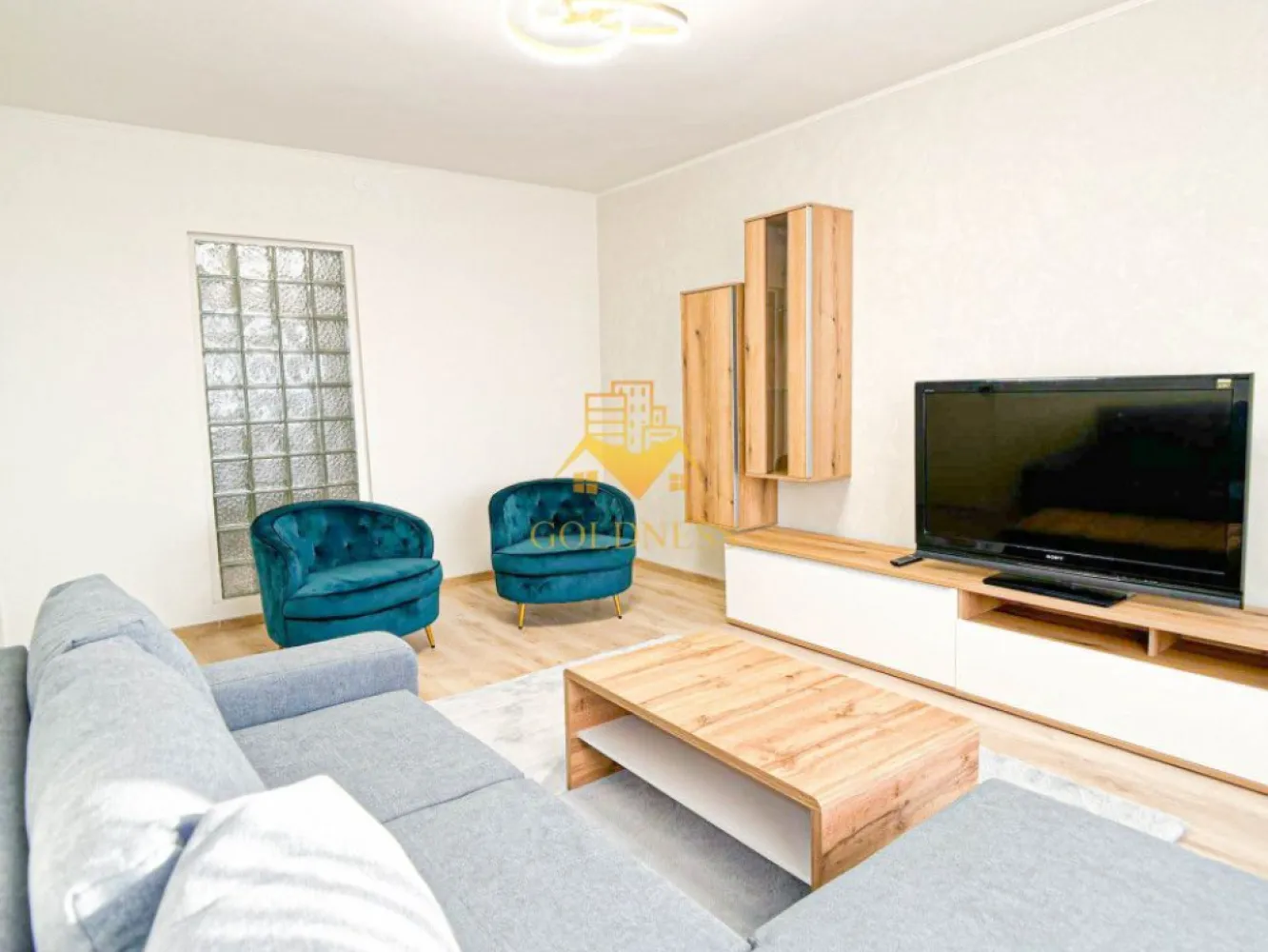 2 camere, decomandate, Gheorgheni, zona Constantin Brancusi, Alverna - GOLDNESS Imobiliare vă propune spre închiriere un apartament cu 2 camere complet mobilat și utilat, la etajul 8 într-un imobil de 9 etaje, în Cartierul Gheorgheni. Posibilitate de parcare in zona ! Se află în apropierea stațiilor de transport în comun, magazine, restaurante, spații verzi, farmacii, etc. Apartamentul este compartimentat astfel: - dormitor cu pat matrimonial, noptiere, comoda TV - living cu canapea extensibila, spatiu pentru depozitare, TV - bucatarie complet mobilata, utilata, loc de luat masa - baie cu cabina de dus, calorifer port prosop și dulap pentru depozitare. - 2 balcoane de 4 mp Imobilul este dotat cu toate cele necesare- centrală proprie, mașină de spălat haine, frigider, plită electrică, hotă, etc. Dacă sunteți interesați de acest apartament și doriți să îl vizionați, dar și pentru alte oferte nu ezitați să ne contactați telefonic sau prin e-mail. Vă stăm la dispoziție! Pentru intermediere se percepe un comision de 50% din prețul chiriei! }}