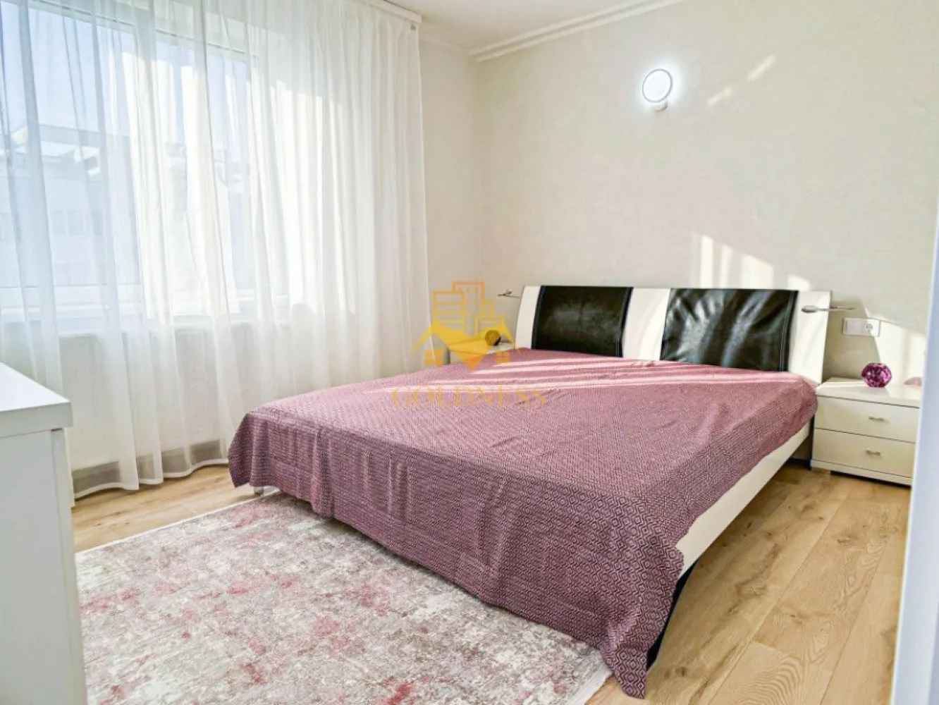 2 camere, decomandate, Gheorgheni, zona Constantin Brancusi, Alverna - GOLDNESS Imobiliare vă propune spre închiriere un apartament cu 2 camere complet mobilat și utilat, la etajul 8 într-un imobil de 9 etaje, în Cartierul Gheorgheni. Posibilitate de parcare in zona ! Se află în apropierea stațiilor de transport în comun, magazine, restaurante, spații verzi, farmacii, etc. Apartamentul este compartimentat astfel: - dormitor cu pat matrimonial, noptiere, comoda TV - living cu canapea extensibila, spatiu pentru depozitare, TV - bucatarie complet mobilata, utilata, loc de luat masa - baie cu cabina de dus, calorifer port prosop și dulap pentru depozitare. - 2 balcoane de 4 mp Imobilul este dotat cu toate cele necesare- centrală proprie, mașină de spălat haine, frigider, plită electrică, hotă, etc. Dacă sunteți interesați de acest apartament și doriți să îl vizionați, dar și pentru alte oferte nu ezitați să ne contactați telefonic sau prin e-mail. Vă stăm la dispoziție! Pentru intermediere se percepe un comision de 50% din prețul chiriei! }}