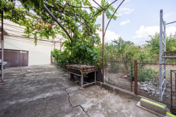 O casă în Grădiște, cu grădină proprie - teren 316 mp