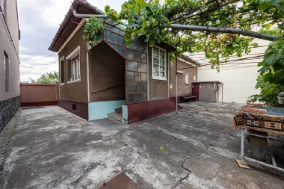 O casă în Grădiște, cu grădină proprie - teren 316 mp