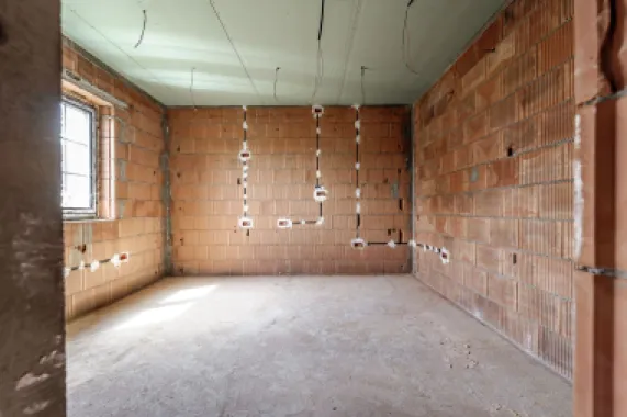 Casă nouă, parțial finalizată – Str. Constituției, Aradul Nou