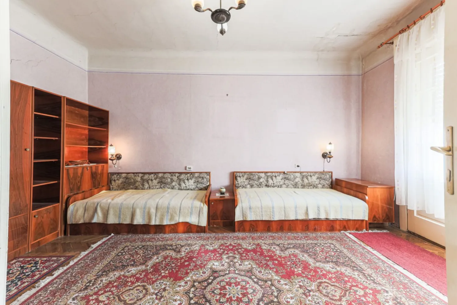 Un etaj întreg. Trei unități. O singură decizie bună.