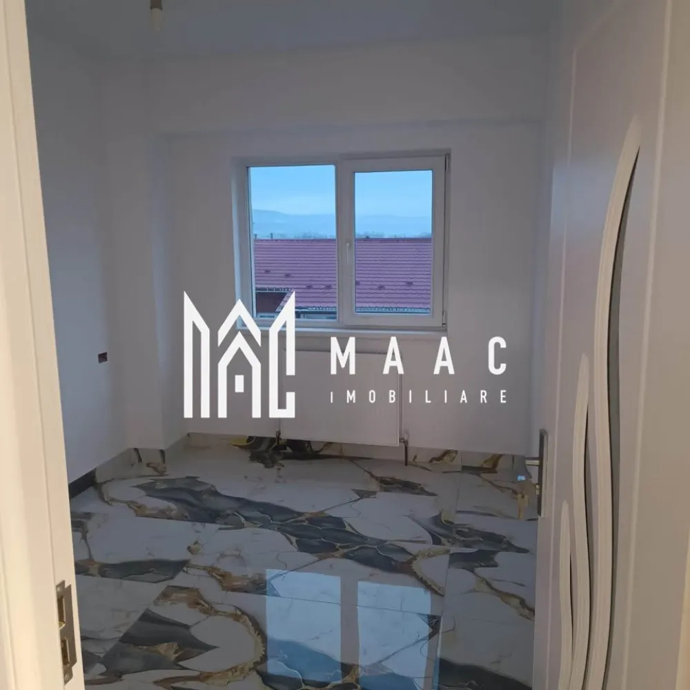 Apartament 3 camere Ostroveni | complet renovat| centrala - Apartament 3 camere Ostroveni Se oferă spre vânzare apartament cu 3 camere, complet renovat, compartimentat modern, format din: • 2 dormitoare • bucătărie cu living open-space • 2 băi • spațiu de depozitare • balcon Suprafață utilă: 70 mp Etaj 5 din 6, bloc reabilitat termic, dotat cu lift. Centrală termică proprie Priveliște dublă, atât spre bulevardul Dem Rădulescu cât și spre Școala “Anton Pann”. Apartamentul este complet renovat, de la zero: • instalații electrice și sanitare noi • șape, tencuieli • finisaje moderne (gresie, faianță, parchet) Totul este nou, fără a necesita investiții suplimentare. Localizare excelentă: început de Bulevard Dem Rădulescu, una dintre cele mai căutate zone din Râmnicu Vâlcea, chiar vis-a-vis de Școala Anton Pann. Acces rapid la mijloace de transport, școli, magazine și zone de interes. Ideal pentru locuință proprie sau investiție. CP2941667 }}