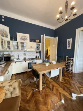 Apartament 2 camere, ultracentral-zona Parc Balcescu-Pret 137.000 euro