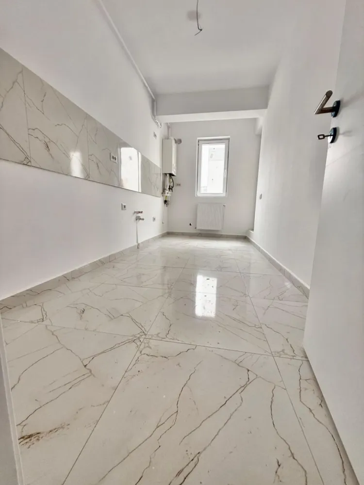 Ap. doua camere zona Militari Residence DOUA BALCOANE - TVA INCLUS !! Comision 0% Bine ati venit intr-o oaza de confort și rafinament în inima cartierului Militari Residence! Aceasta proprietate îți oferă o oportunitate unică de a locui într-un spațiu elegant, perfect adaptat pentru nevoile tale. Detalii Cheie: Locație Ideală: Situat în cartierul Militari Residence, acest apartament oferă acces facil la toate facilitățile urbane, incluzând magazine, restaurante, parcuri și centre de învățământ. Design Modern: Cu finisaje de înaltă calitate, acest apartament emană eleganță și confort. Spațiile luminoase și bine iluminate se îmbină perfect pentru a crea un ambient primitor și relaxant. 2 Camere Spațioase: Cu două camere generoase, acest apartament este potrivit pentru cupluri sau familii mici în căutarea unei locuințe confortabile și practică. Balcon Privat: Beneficiază de doua balcoane, unde poți savura o cafea în timp ce te bucuri de aerul proaspăt și de priveliștea încântătoare a cartierului. Facilități Suplimentare: Parcare Asigurată: poti beneficia contra-cost de loc de parcare privat, oferindu-ți comoditate și siguranță pentru mașină. Securitate 24/7: Militari Residence este un cartier sigur, astfel încât să te poți bucura de liniște și pace în fiecare zi. Acces Rapid la Transport Public: Cu acces ușor la mijloacele de transport în comun, te vei bucura de conexiuni rapide către orice destinație din București. Nu rata ocazia de a locui într-un apartament ce oferă combinația perfectă între confort, stil și funcționalitate. Contactează-ne astăzi pentru a programa o vizionare și a începe o nouă etapă a vieții tale într-o locuință de vis! }}