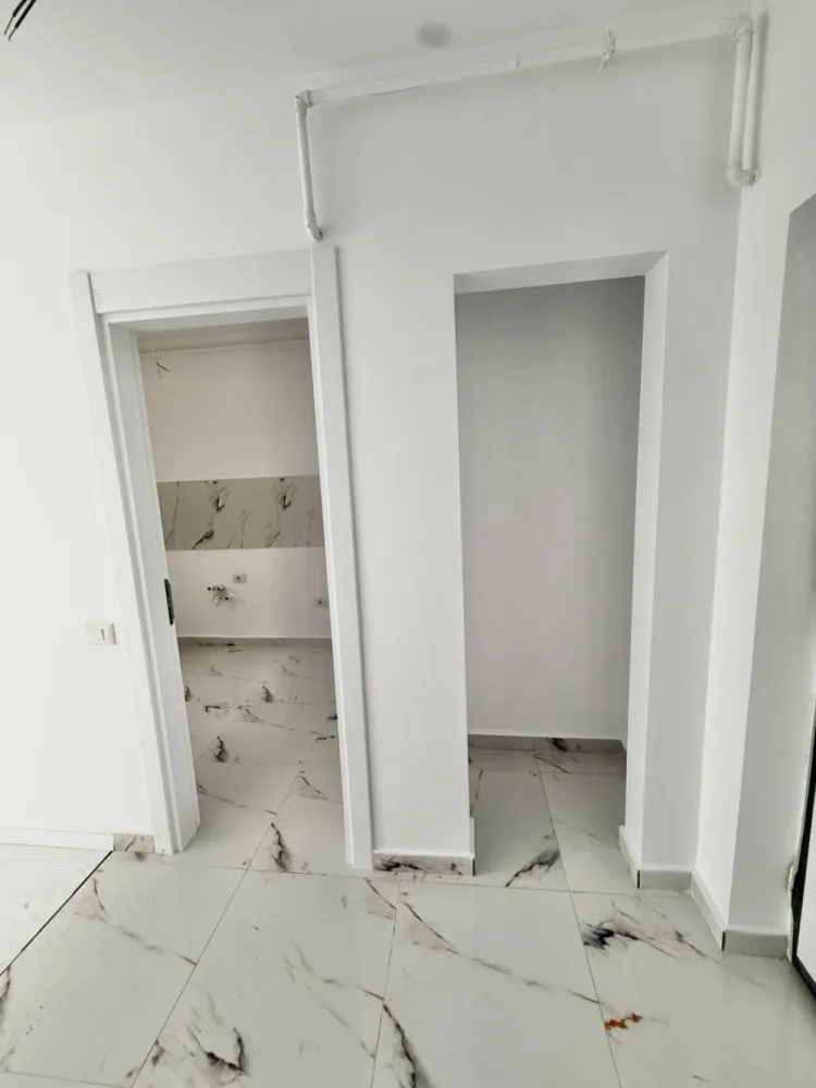 Garsoniera cartier Militari Residence- mutare imediata!! - TVA INCLUS !! Vă prezentăm o garsonieră deosebită, situată în cartierul Militari Residence, într-un bloc modern cu regim de înălțime P+6, poziționat strategic pentru a vă oferi confort și accesibilitate. Detalii proprietate: - Tip: Garsonieră - Etaj: 1 - Finalizata - mutare imediata !! - Locație: Militari Residence Avantaje: - Bloc nou, construit cu materiale de calitate, garantând un standard ridicat de confort. - Poziție excelentă, în imediata apropiere a mijloacelor de transport în comun, pentru o deplasare facilă către orice zonă a orașului. - Acces rapid la instituții educaționale (școli publice), centre comerciale, supermarketuri și mall-uri. - Zonă liniștită, ideală pentru locuit sau investiție. Acum este momentul să achiziționați locuința visurilor dumneavoastră! Contactați-ne pentru mai multe detalii și programarea unei vizionări. }}