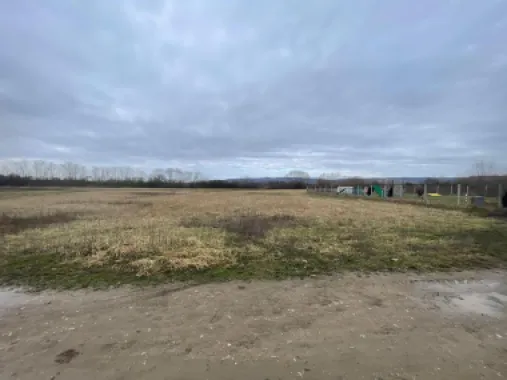 5700 mp Teren intrav. zona Mini Paradis, deschidere 44 ml- 28 eur/mp