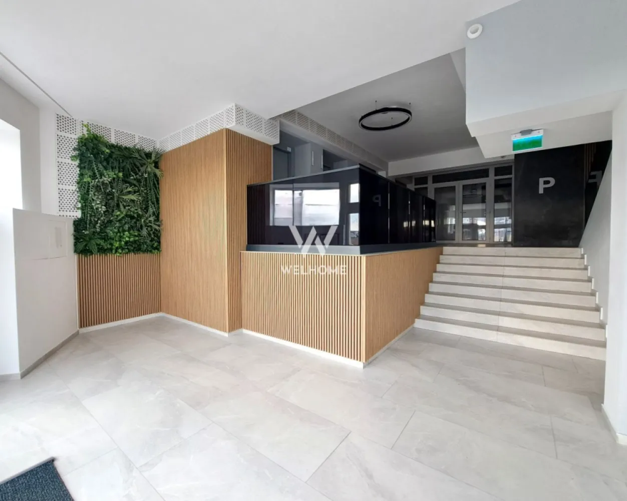 Direct dezvoltator, avans minim 11 800 euro, Sibiu - Proiect deosebit in Sibiu. Avans minim 11 800euro! Apartament tip garsoniera cu o suprafață totală de 42.11mp din care terasa de 6.18mp disponibil la etaj intermediar poziționat pe SE cu vedere spre munți. Posibilitatea de predare La Semifinisat si v-a include: - Ușă de exterior Porta Doors Agat. - Centrală termică în condensare și instalație de încălzire în pardoseală cu termostat individual în fiecare cameră. - Instalația electrică cu prize, întrerupătoare și echipamente Legrand. - Șapă semi-uscată elicopterizată. - Tâmplărie PVC Salamander Green Evolution, cu 6 camere și trei foi de sticlă cu feronerie Roto. - Terasa cu balustradă de sticlă și/sau zidărie de beton/cărămidă, placate cu gresie. - Instalația de apă și canalizare până la racordurile obiectelor sanitare. - Sistem de ventilație cu clapetă antiretur în băile fără aerisire naturală. - Tubulatură de ventilație pentru hota de bucătărie. - Pregătire instalație aer condiționat. - Instalație de gaz interioară + mascarea țevii de gaz cu grilaj perforat la nivelul tavanului. - Videointerfon smart Akuvox cu control din aplicație mobilă. Posibilitatea de predare La Cheie si suplimentar v-a include: - Uși de interior Porta Doors. - Baie amenajată cu gresie, faianță, obiecte sanitare și baterii ce se pot alege din gamele selectate de la furnizorii parteneri. - Pardoseala placata cu parchet laminat, SPC, LVT sau triplu stratificat ce se poate alege de la furnizorul partener. Disponibilitate de locuri de parcare supraterane si subterane, boxa de depozitare. Compartimentarile se pot modifica dupa preferintele cumparatorului (in limita posibilitatilor tehnice), idei propuse de compartimentare vezi in schite. Pozele sunt cu titlul de prezentare al unui apartament finisat La Cheie, poate fi predat exact ca in poze. PRET: 56 203euro +tva La Semifinisat cu avans 90% 62 680euro +tva finisat La Cheie cu avans 90% *Prețul poate sa difere in funcție de avans. Tel; 0745 99 55 37 Mihai }}