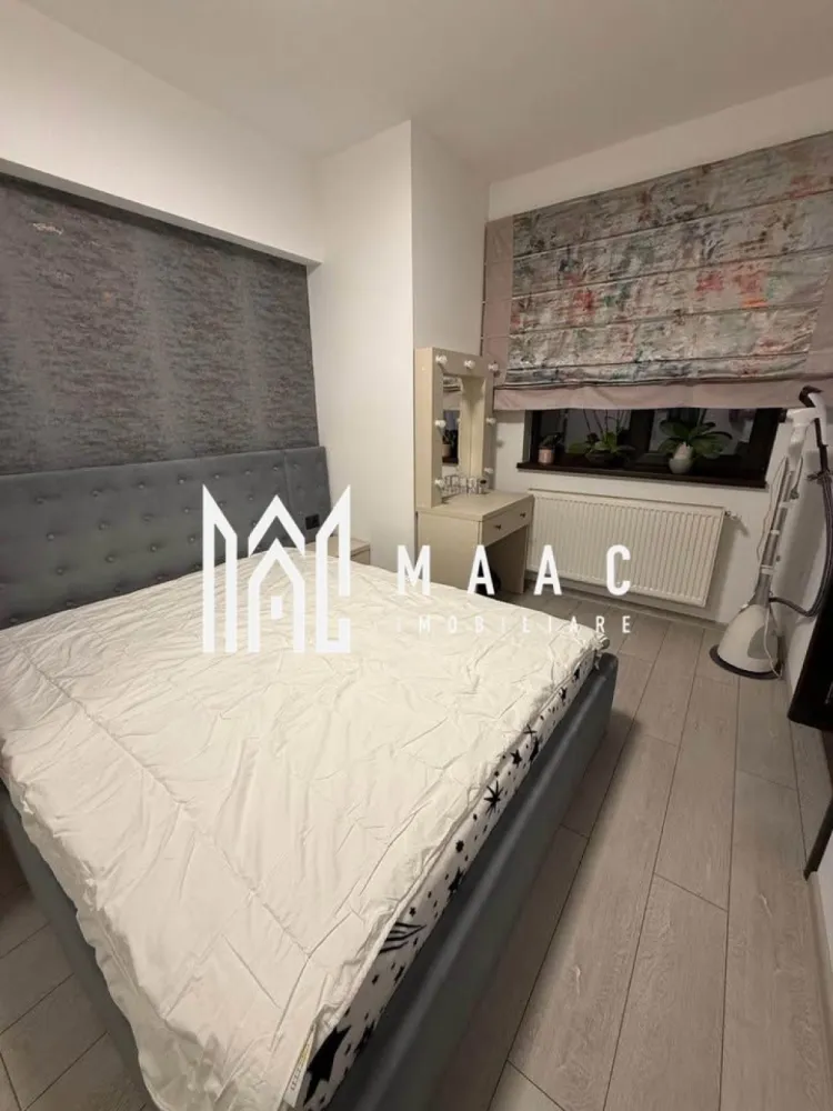 Apartament 3 camere | zona centrala | parter | 74 mp - MAAC Imobiliare vă propune spre vânzare un apartament 3 camere elegant, situat în zona centrală, Cartierul Libertății din Râmnicu Vâlcea – o locație apreciată pentru accesibilitate și proximitatea față de toate facilitățile urbane. Apartamentul este amplasat la parter înalt și are o suprafață utilă de 65 mp (74 mp total), fiind ideal atât pentru locuință personală, cât și pentru investiție. Proprietatea se vinde complet mobilată și utilată LUX, cu finisaje și dotări de calitate superioară, pregătită pentru mutare imediată. 🔹 Compartimentare: ✔ Living spațios și luminos ✔ 2 dormitoare confortabile ✔ Bucătărie complet utilată ✔ Baie modern amenajată Poziționarea centrală oferă acces rapid către magazine, școli, instituții publice, restaurante și mijloace de transport, ceea ce face din această proprietate o alegere excelentă pentru un stil de viață comod și activ. Un apartament rafinat, într-o zonă premium, care îmbină confortul cu eleganța. Pentru mai multe informații și programarea unei vizionări, echipa MAAC Imobiliare vă stă la dispoziție! CP2947228 }}