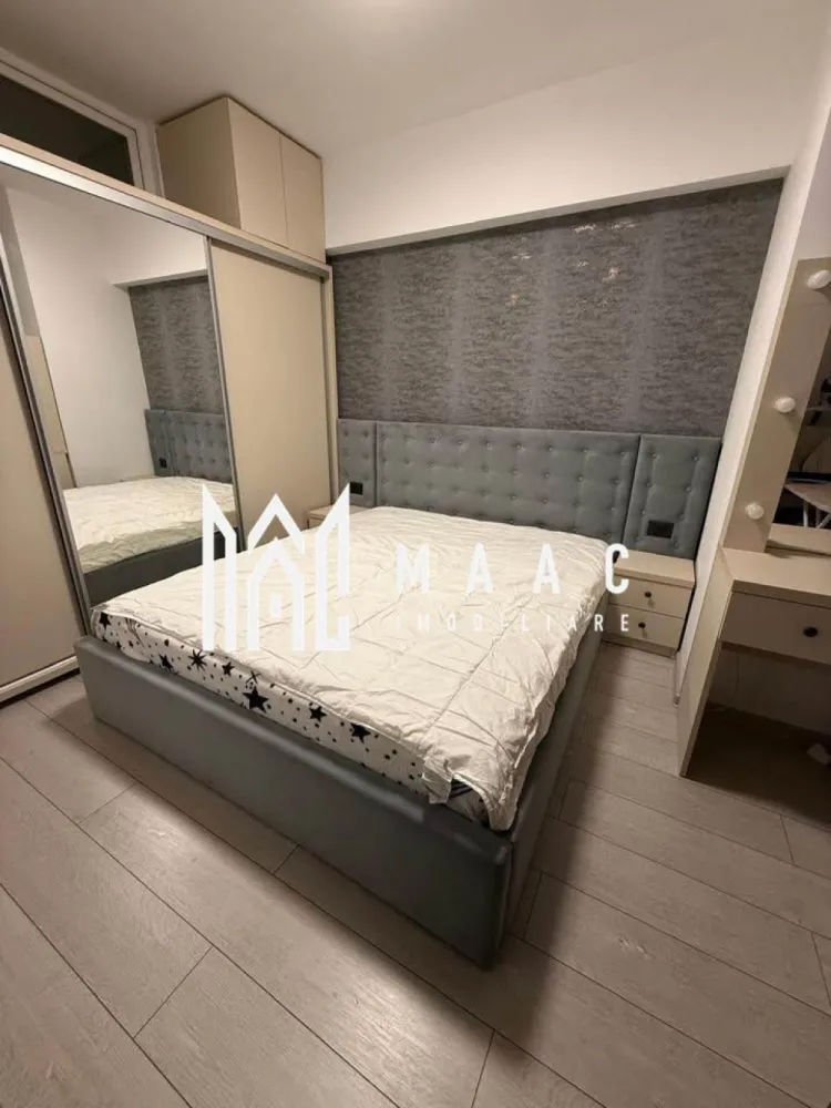 Apartament 3 camere | zona centrala | parter | 74 mp - MAAC Imobiliare vă propune spre vânzare un apartament 3 camere elegant, situat în zona centrală, Cartierul Libertății din Râmnicu Vâlcea – o locație apreciată pentru accesibilitate și proximitatea față de toate facilitățile urbane. Apartamentul este amplasat la parter înalt și are o suprafață utilă de 65 mp (74 mp total), fiind ideal atât pentru locuință personală, cât și pentru investiție. Proprietatea se vinde complet mobilată și utilată LUX, cu finisaje și dotări de calitate superioară, pregătită pentru mutare imediată. 🔹 Compartimentare: ✔ Living spațios și luminos ✔ 2 dormitoare confortabile ✔ Bucătărie complet utilată ✔ Baie modern amenajată Poziționarea centrală oferă acces rapid către magazine, școli, instituții publice, restaurante și mijloace de transport, ceea ce face din această proprietate o alegere excelentă pentru un stil de viață comod și activ. Un apartament rafinat, într-o zonă premium, care îmbină confortul cu eleganța. Pentru mai multe informații și programarea unei vizionări, echipa MAAC Imobiliare vă stă la dispoziție! CP2947228 }}
