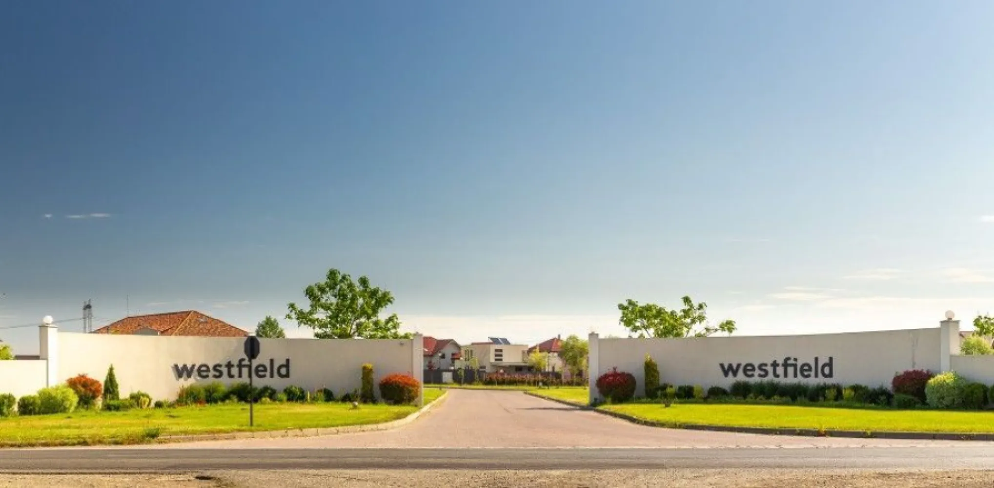 Două parcele alăturate, Westfield Arad