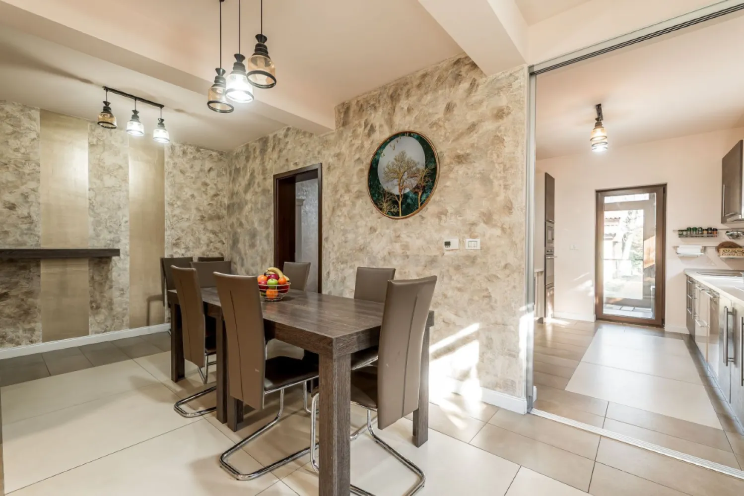 Casă smart, independentă energetic | teren 720 mp | 5 camere