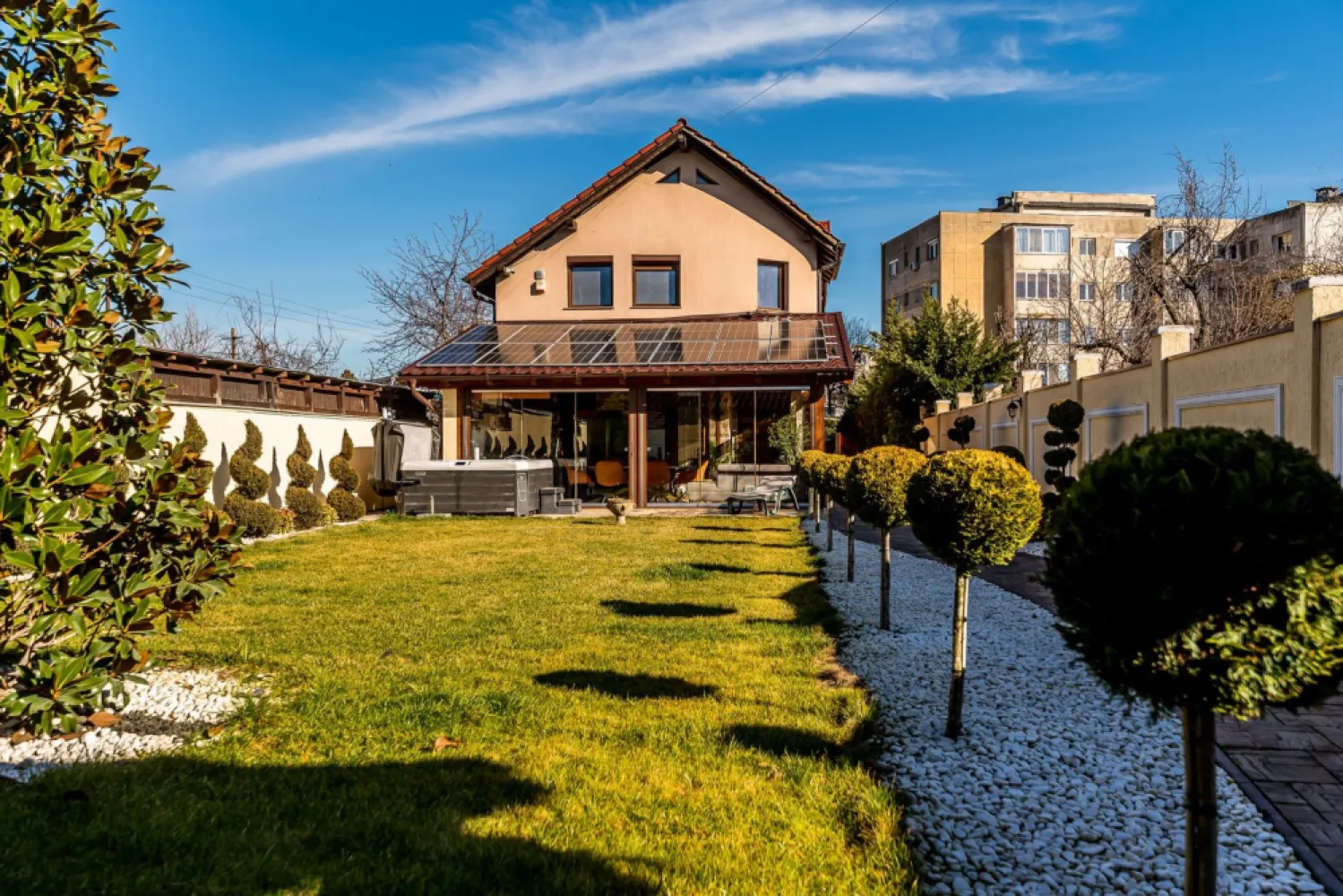 Casă smart, independentă energetic | teren 720 mp | 5 camere