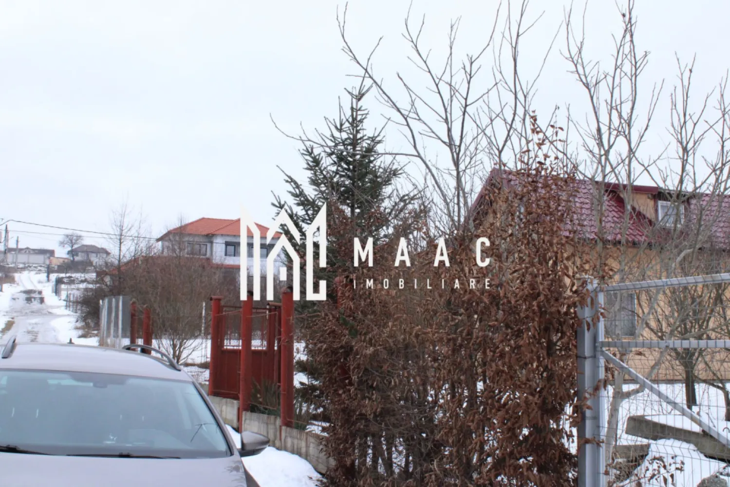 Ofertă Imediată: Teren pentru Construcții în Daia! - Se oferă spre vânzare un teren ideal pentru construcții, situat în localitatea Daia. Această proprietate reprezintă o oportunitate excelentă pentru cei care doresc să își construiască o casă într-o zonă liniștită și în dezvoltare. Detalii despre proprietate: - Terenul este complet împrejmuit, asigurând intimitate și securitate - Fântână forată, cu apă suficientă pentru consumul familial - Suprafață generoasă, potrivită pentru construcția unei locuințe sau a unei investiții imobiliare - Situat într-o zonă rezidențială în dezvoltare, cu acces facil la facilități Beneficii: - Ideal pentru familii sau investitori - Zona în continuă dezvoltare, ceea ce sporește valoarea proprietății pe termen lung Nu pierdeți această oportunitate! Pentru mai multe detalii sau pentru a programa o vizionare, contactați-ne . Așteptăm să vă ajutăm să găsiți terenul ideal pentru visul dumneavoastră! Pentru mai multe detalii precizati telefonic ca ati vazut anuntul cu ID CP2887060 }}