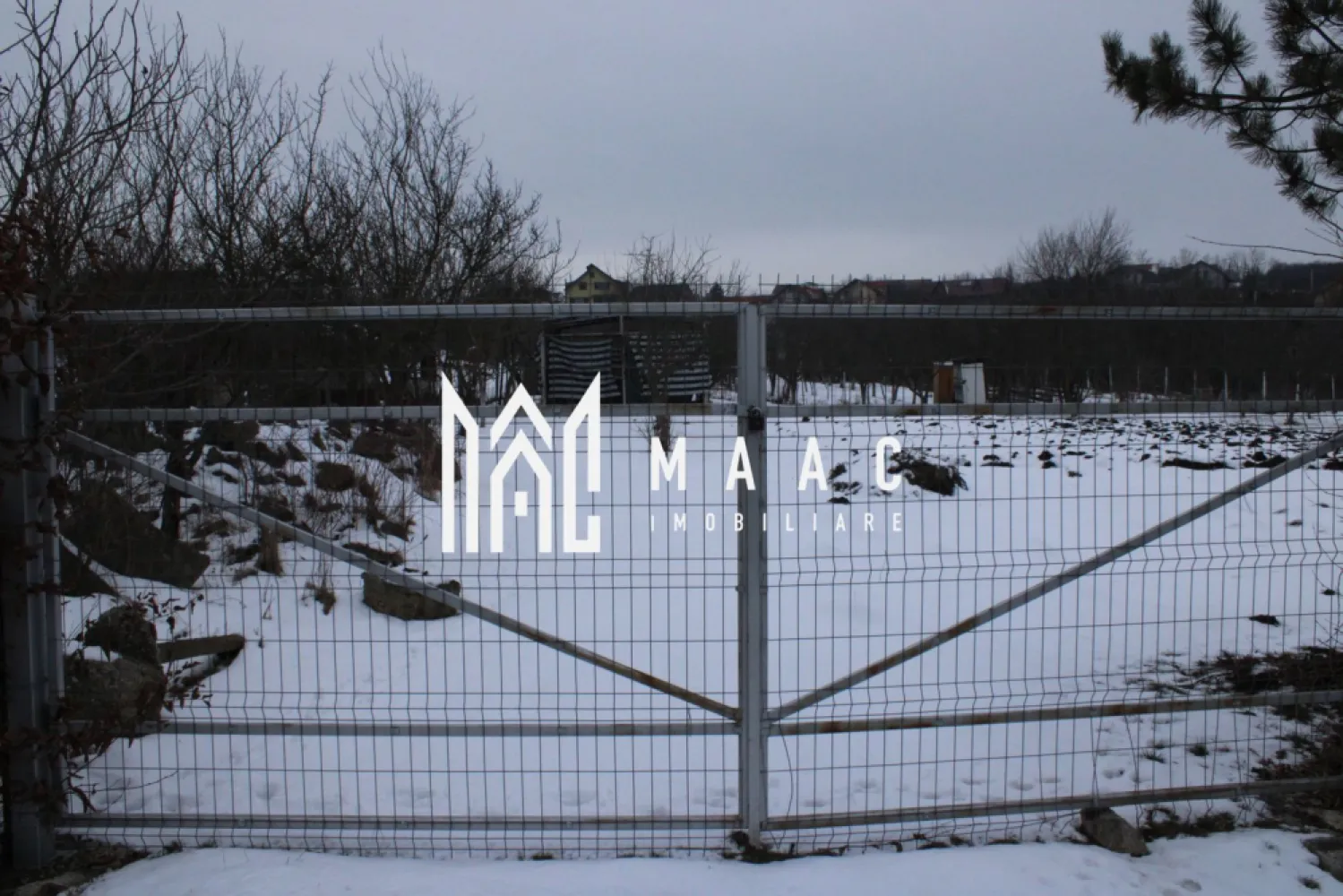 Ofertă Imediată: Teren pentru Construcții în Daia! - Se oferă spre vânzare un teren ideal pentru construcții, situat în localitatea Daia. Această proprietate reprezintă o oportunitate excelentă pentru cei care doresc să își construiască o casă într-o zonă liniștită și în dezvoltare. Detalii despre proprietate: - Terenul este complet împrejmuit, asigurând intimitate și securitate - Fântână forată, cu apă suficientă pentru consumul familial - Suprafață generoasă, potrivită pentru construcția unei locuințe sau a unei investiții imobiliare - Situat într-o zonă rezidențială în dezvoltare, cu acces facil la facilități Beneficii: - Ideal pentru familii sau investitori - Zona în continuă dezvoltare, ceea ce sporește valoarea proprietății pe termen lung Nu pierdeți această oportunitate! Pentru mai multe detalii sau pentru a programa o vizionare, contactați-ne . Așteptăm să vă ajutăm să găsiți terenul ideal pentru visul dumneavoastră! Pentru mai multe detalii precizati telefonic ca ati vazut anuntul cu ID CP2887060 }}