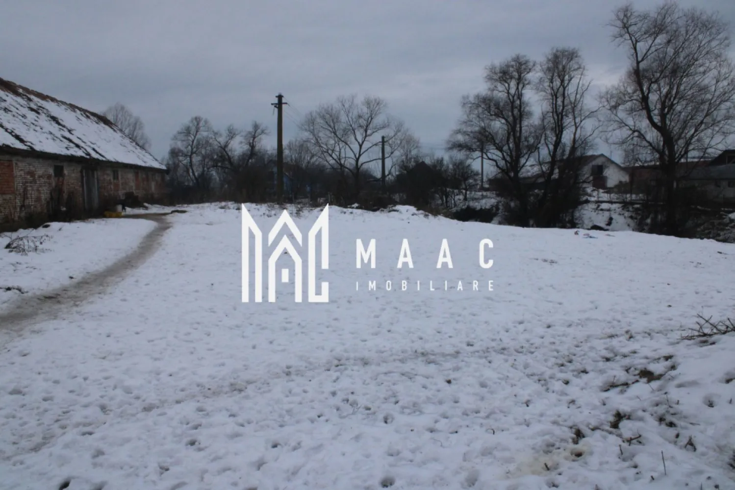 Ferma de Vânzare – Oportunitate Unică! - Se oferă spre vânzare o fermă situată la intrarea în localitatea Vurpar, care reprezintă o oportunitate excelentă pentru cei interesați de agricultură sau creșterea animalelor. Detalii despre proprietate: - Teren: 10,065 metri pătrați - Grajd cu o suprafață de 1600 mp - Magazie cu o suprafață de 400 mp - Ferma este în folosință, oferind infrastructura necesară pentru activități agricole Beneficii: - Locație convenabilă, la intrarea în Vurpar - Spațiu generos ideal pentru diverse activități agricole sau creșterea animalelor - Investiție stabilă cu potențial de dezvoltare Preț: [Introduceți prețul] Nu ratați această oportunitate unică! Pentru mai multe informații sau pentru a programa o vizionare, vă rugăm să ne contactați Pentru mai multe detalii precizati telefonic ca ati vazut anuntul cu ID CP2887025. Așteptăm cu interes să vă ajutăm să deveniți proprietarul acestei ferme! }}