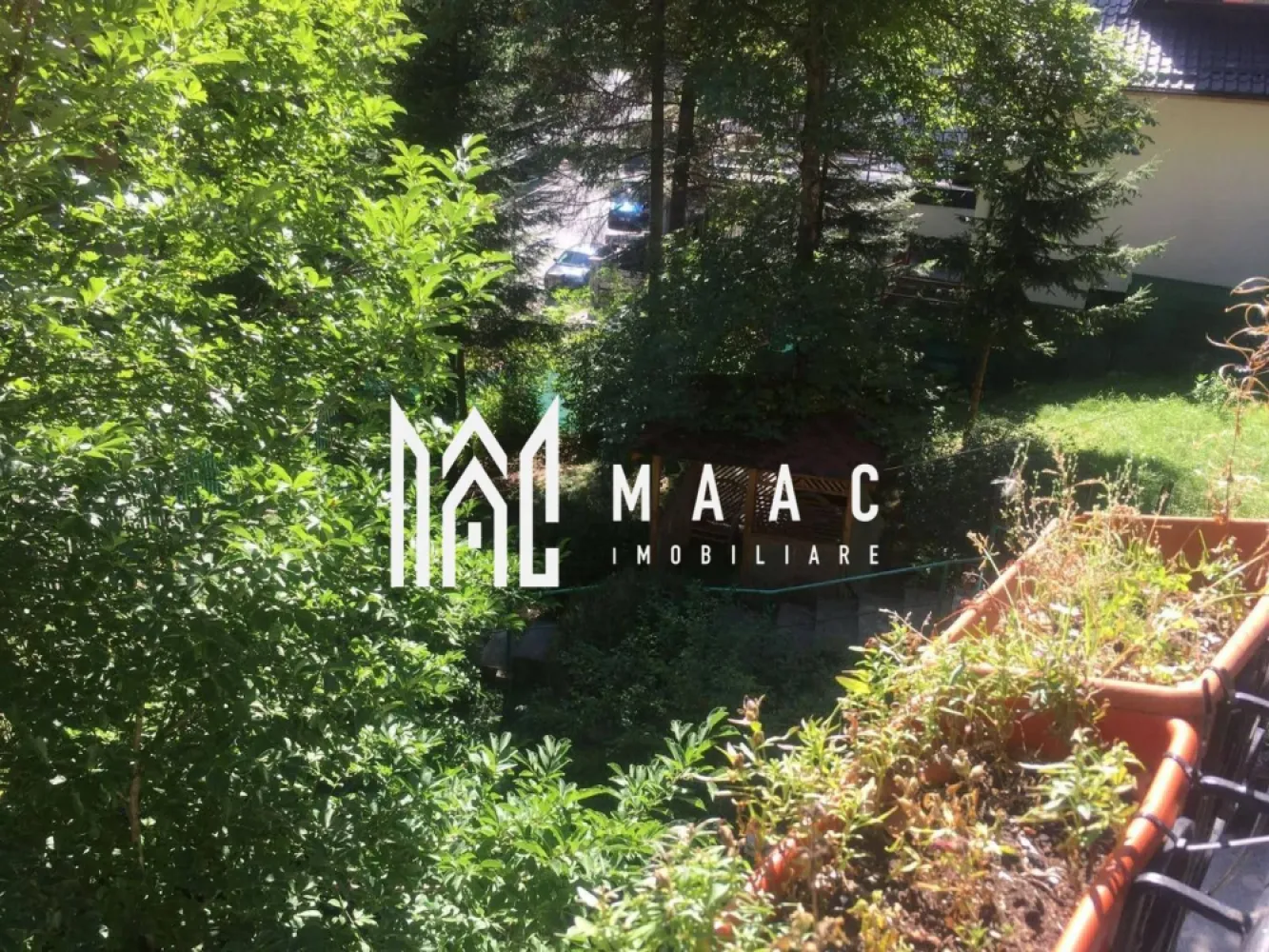 Oferta de top I Casa si Teren in Sinaia - MAAC Imobiliare ofera spre Vânzare Casă + Teren – Sinaia - Calea Codrului Localizare: Strada Calea Codrului 800 m de Castelul Peleș 483 m de Taverna Sârbului Detalii proprietate: | Caracteristică | Detalii | | Suprafață teren | 979 mp | | Suprafață casă | 100 mp | | Construcție | P+1 | | Compartimentare | 4 camere, 2 băi, 1 bucătărie, 1 balcon, 1 verandă, 1 terasă | Dotări și utilități: Casă mobilată și utilată Centrală termică pe gaz Utilități în proprietate: gaz, apă, curent electric Pentru mai multe detalii precizati telefonic ca ati vazut anuntul cu ID CP2941464 }}