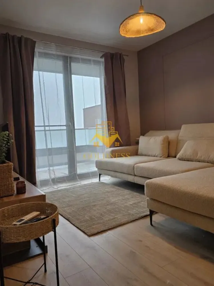 2 Camere de Lux, Park Lake, Parcare, Intre Lacuri, Iulius Mall, FSEGA - GOLDNESS Imobiliare vă propune spre închiriere un apartament cu 2 camere complet mobilat și utilat, la etajul 10 într-un imobil de 10 etaje, în cartierul Intre Lacuri. Apartamentul este compartimentat astfel: - dormitor cu pat matrimonial, dressing, noptiere - living cu canapea extensibila, spatii de depozitare, aer conditionat, TV - bucatarie complet dotata si echipata cu plita electrica, masina de spalat vase - baie cu caba de dus, calorifer port prosop inox și dulap pentru depozitare. - terasa de 11 mp. Imobilul este dotat cu toate cele necesare- centrală proprie, mașină de spălat haine, frigider, plită electrică, hotă, TV, etc. Se află în apropierea stațiilor de transport în comun, magazine, restaurante, spații verzi, farmacii, etc. Dispune de loc de parcare subteran! Dacă sunteți interesați de acest apartament și doriți să îl vizionați, dar și pentru alte oferte sau detalii nu ezitați să ne contactați telefonic sau prin e-mail - goldnessimobiliare@gmail.com. Vă stăm la dispoziție! }}